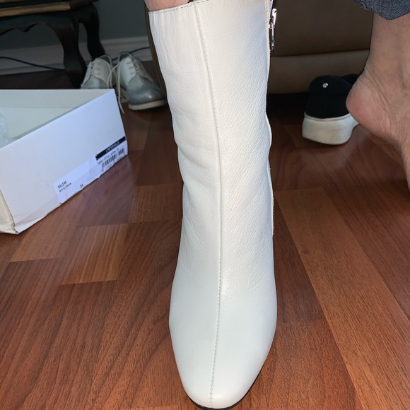 white pintervalle boots perfect for fall🖤 - Picture 4 of 9